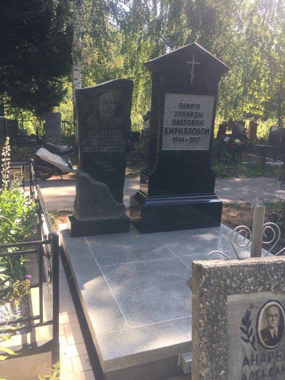 Работа Мастера Гранита: вертикальный памятник — пример 3