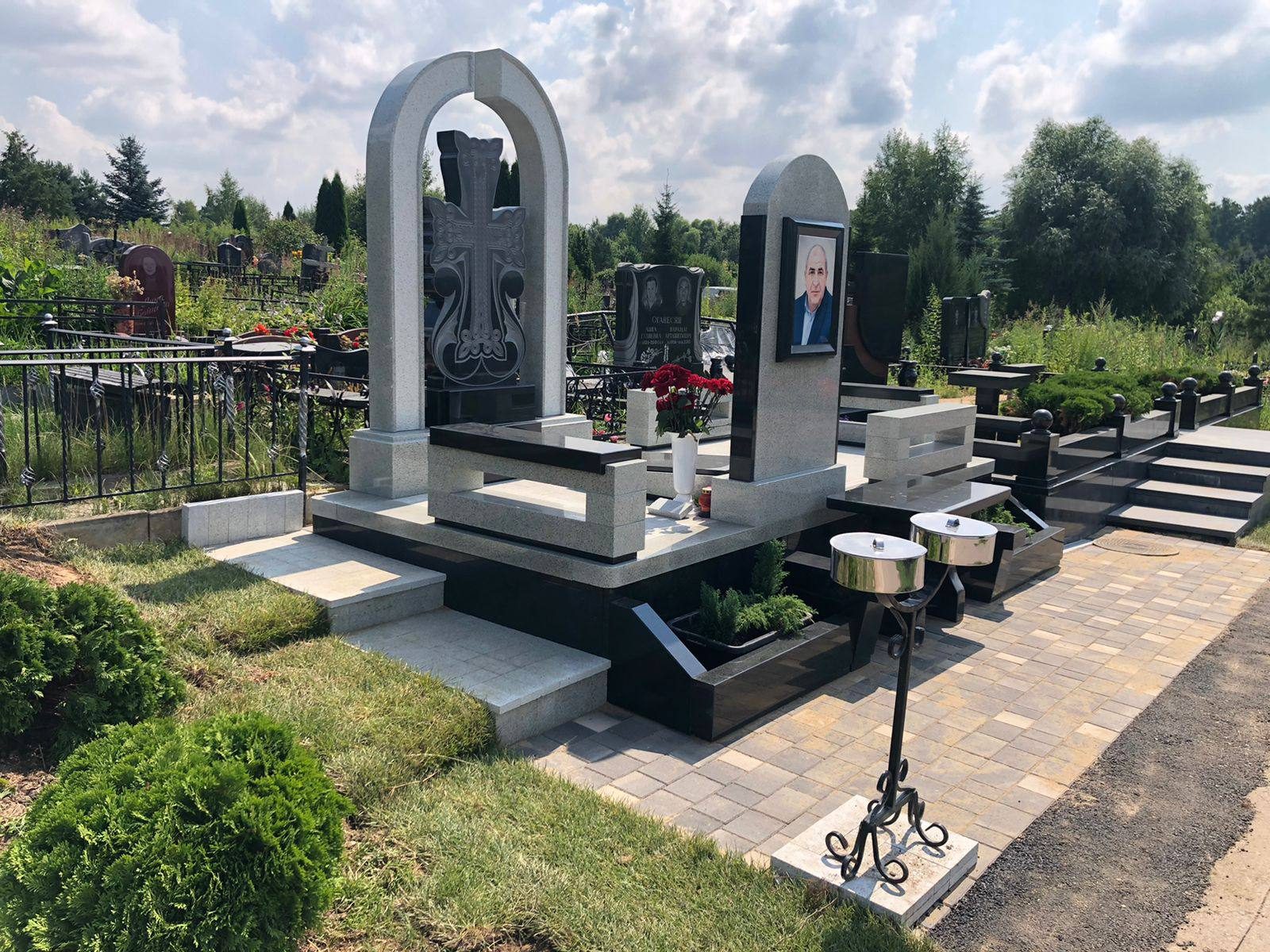 Работа Мастера Гранита: мемориальный комплекс — пример 1