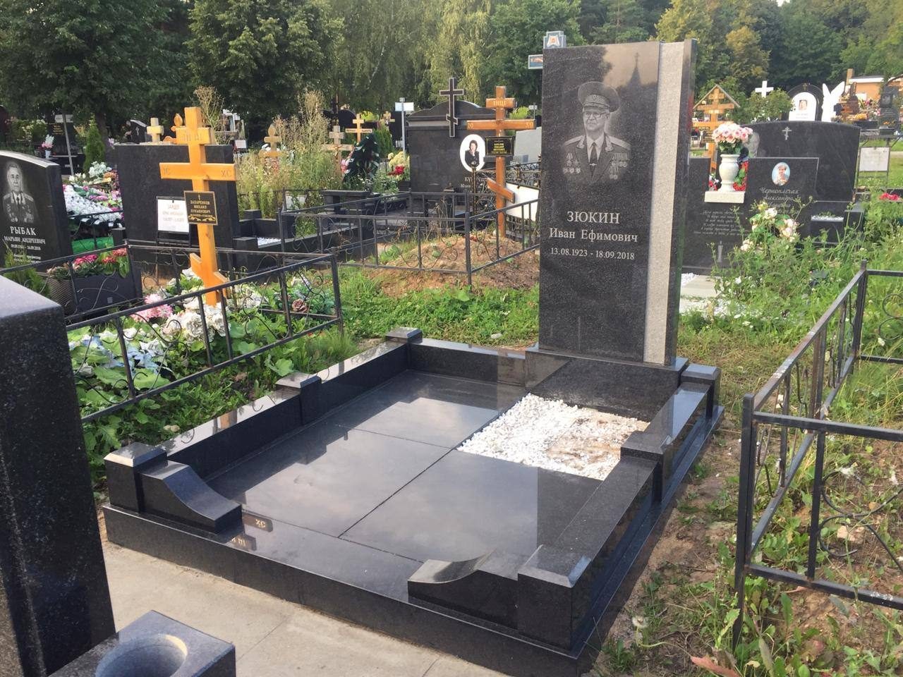 Работа Мастера Гранита: мемориальный комплекс — пример 8