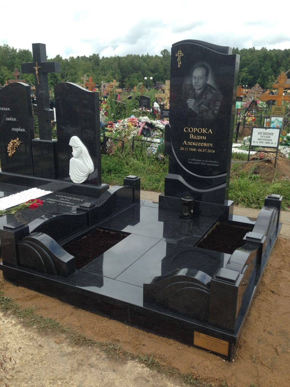 Работа Мастера Гранита: вертикальный памятник — пример 3
